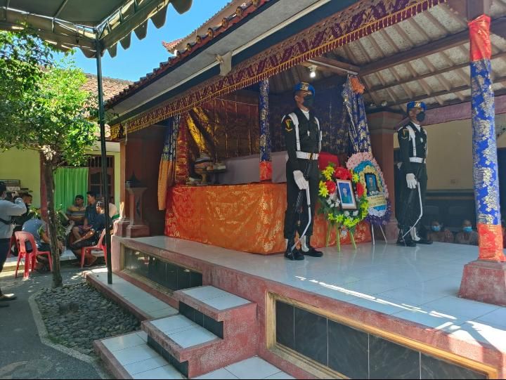 podiumnews.com-Jenazah Prajurit TNI Gugur Tugas di Papua Diserahkan kepada Pihak Keluarga 